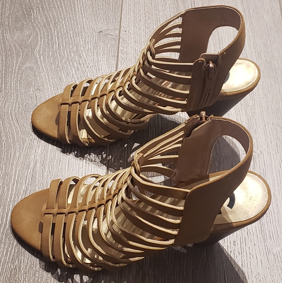 Guess Tan Sandals - Picture 3 of 5